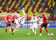 华体会新闻-关键时刻球员表现抢眼，足球比赛引发热议的简单介绍