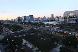 河床防线稳固，力拼布宜诺斯艾利斯独立全力拿分