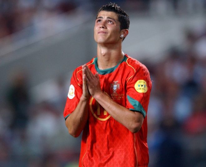 关于决胜瞬间！足球比赛上演惊心动魄一幕的信息