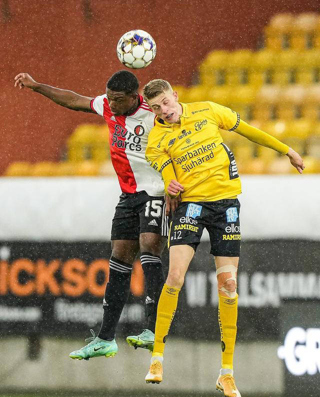 关于阿贾克斯客场对阵海伦芬，期待胜利保持不败的信息