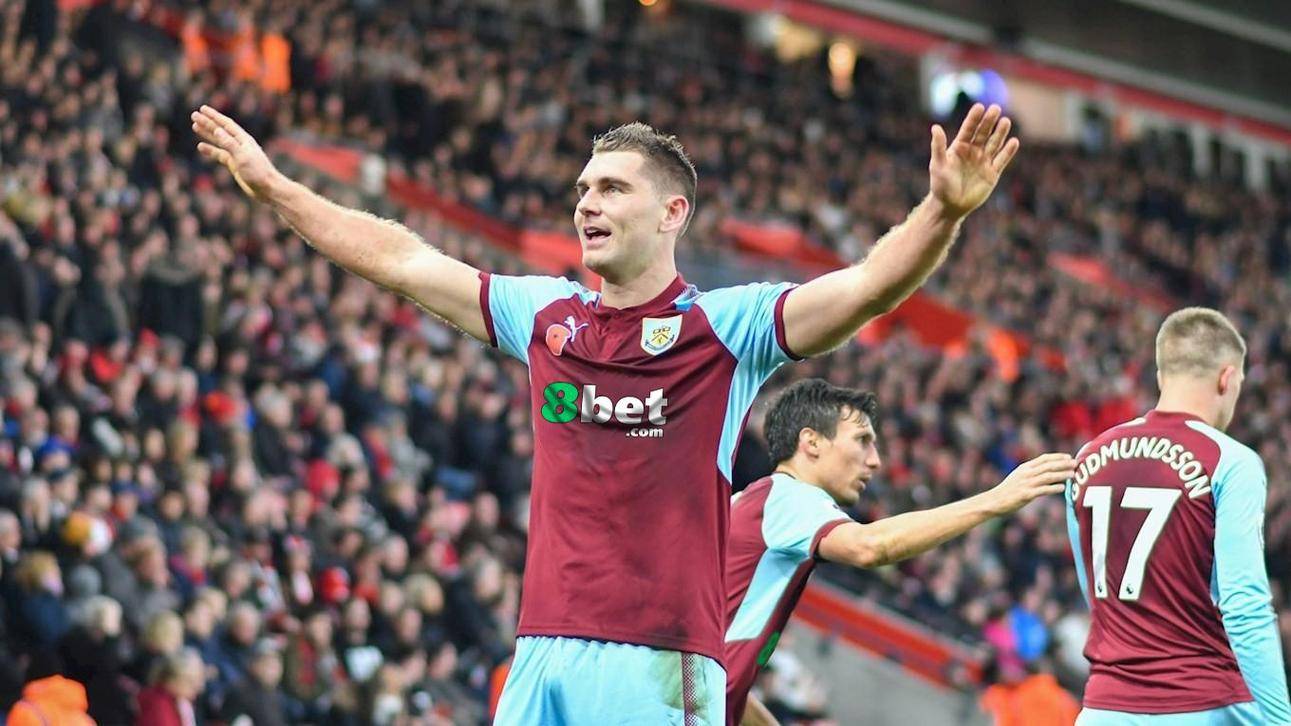 斯托克城球员奋勇争先，夺得比赛胜利