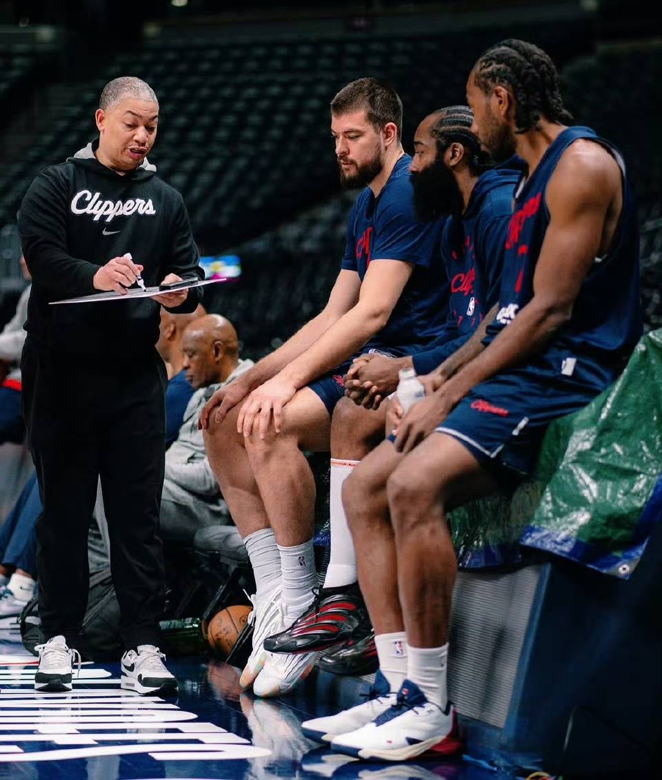 快船队团队默契提升，集体配合出色