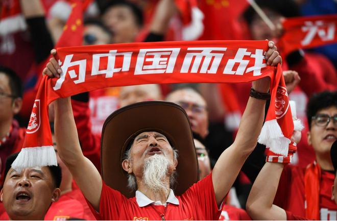 国际足球赛场上，中国队实力抢镜