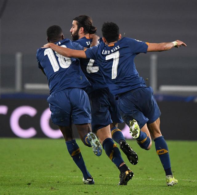 欧洲锦标赛紧张激烈，球员们奋力拼搏的简单介绍