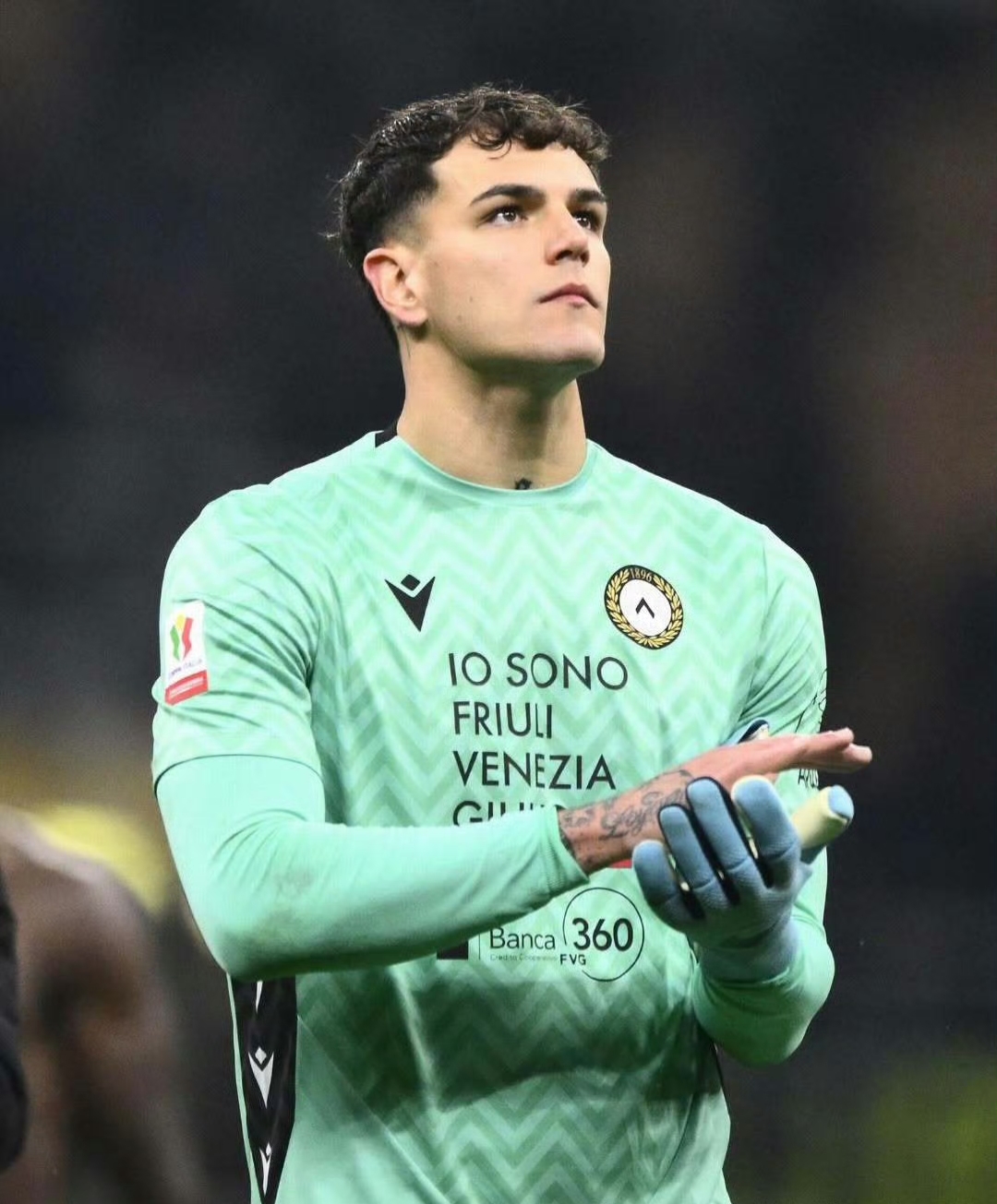 乌迪内斯年轻后卫获得国家队征召，新星崛起的简单介绍