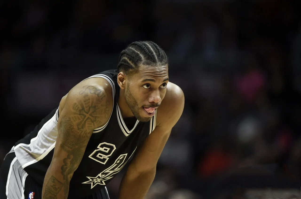 快船主场逆转马刺，莱昂纳德高产助球队取胜锦上添花的简单介绍