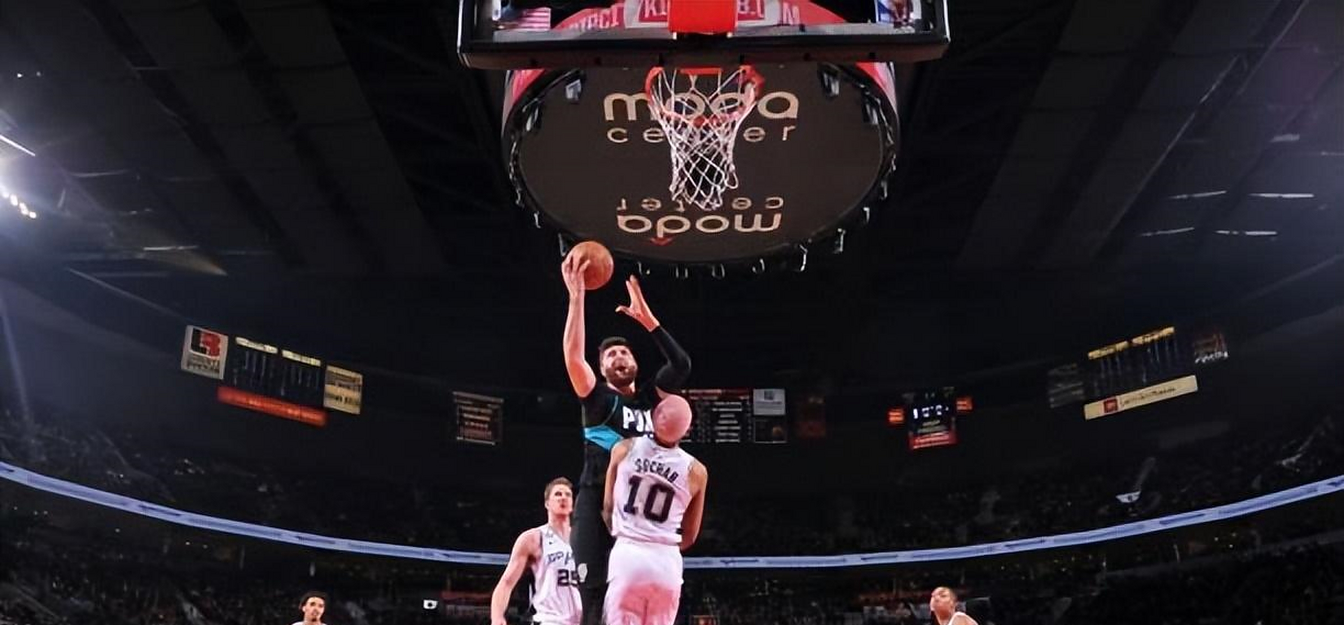 开拓者主场击败马刺，霍夫曼贡献双20+