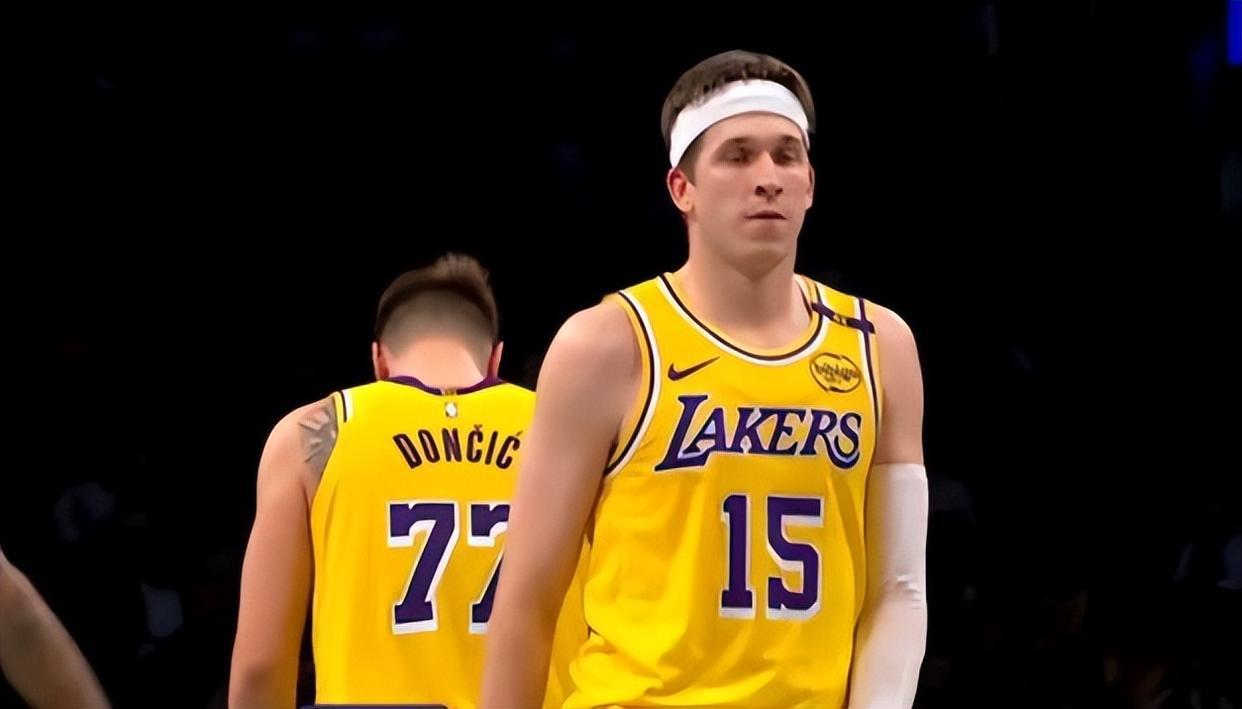 包含湖人爆冷负于魔术，客场遭遇两连败的词条